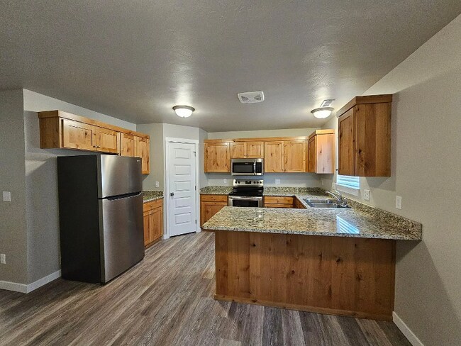 Photo - 2001 Lawrence Ln