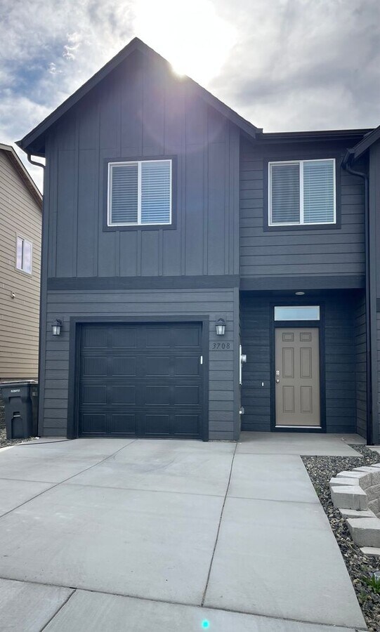 3 bed 2.5 bath Townhome - 3 bed 2.5 bath Townhome