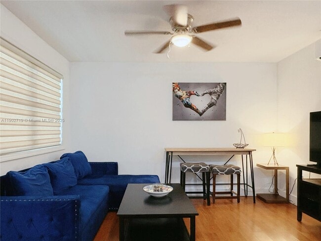 Photo - 1726 Thomas St Unit 3