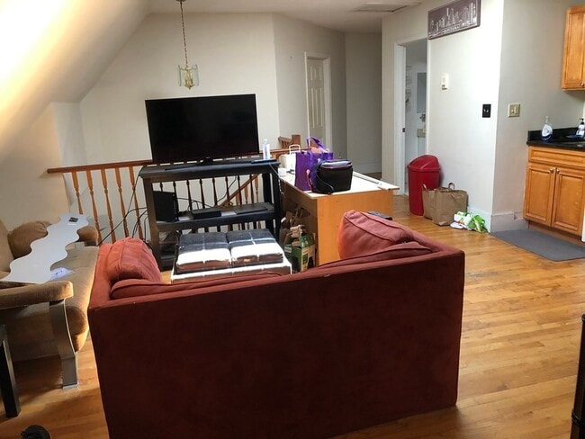 Building Photo - 81 Boylston St Unit 4