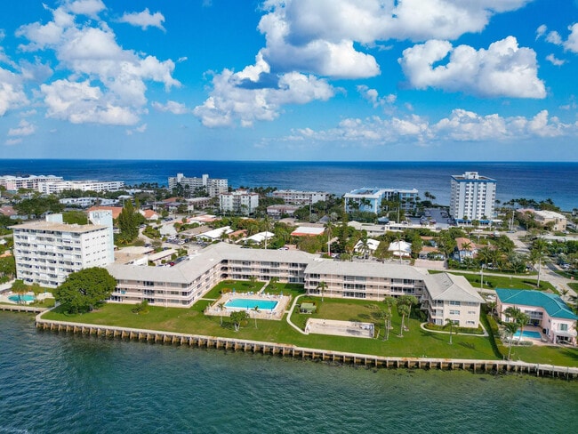 Building Photo - 745 SE 19th Ave Unit 314