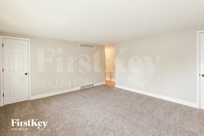 5044 N Bellaire Ave