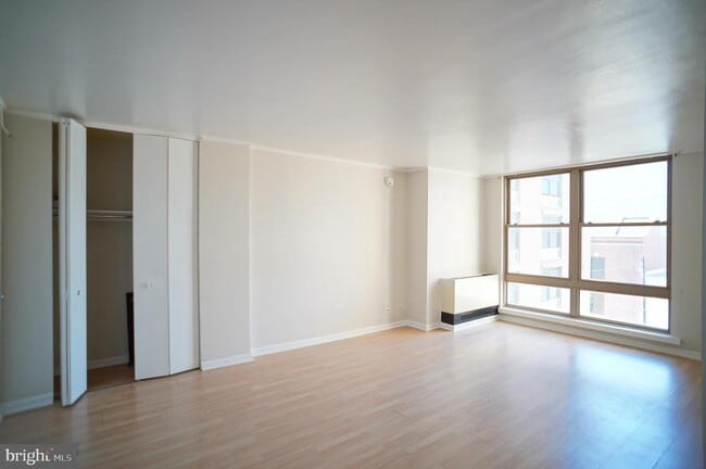 Building Photo - 1260 21st St NW Unit 510