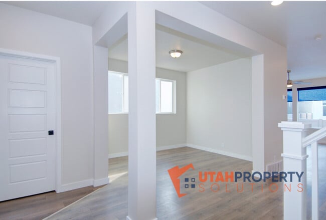 Photo - 4693 Daisy Ln