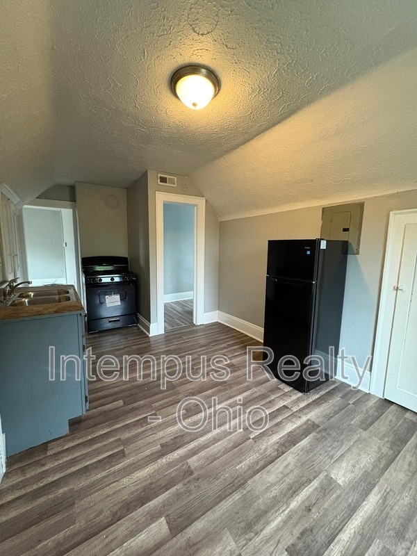 Photo - 942 Eddy Rd
