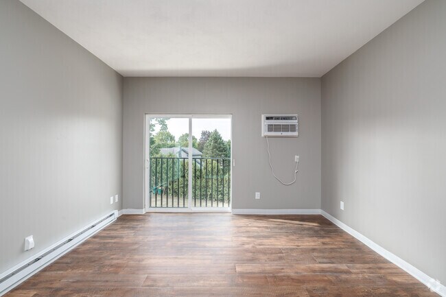 1BR, 1BA - 750SF - Living Room