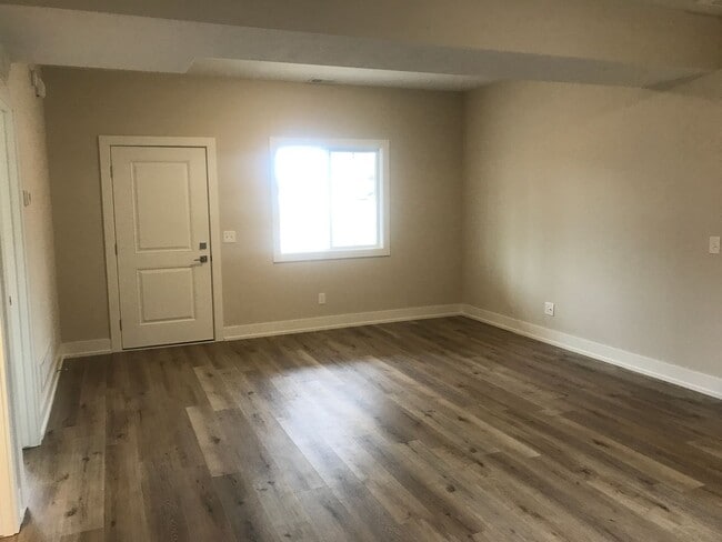 Photo - 3 bedroom 2 bath, 2 stall garage