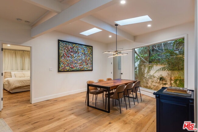 Photo - 7473 Mulholland Dr