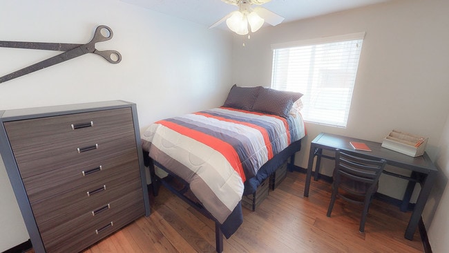 Photo - Capri Apartments at Eugene