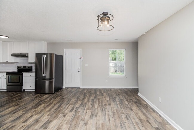 Photo - 113 Daventry Pl