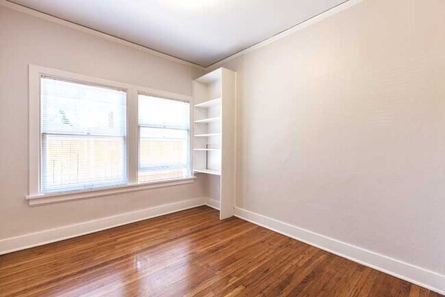 Photo - Queen Anne Apartments