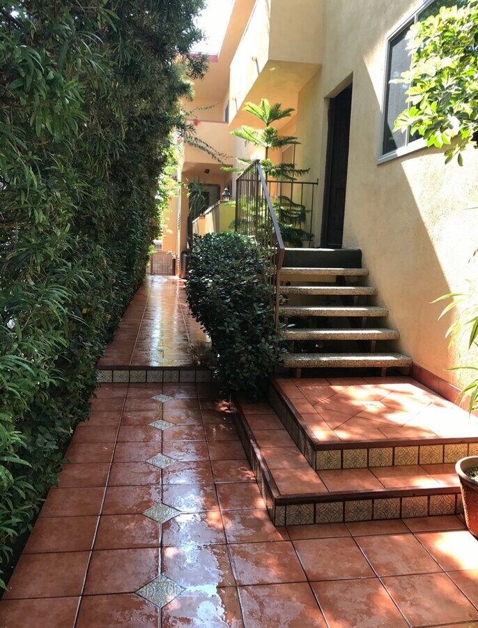 Photo - 1439 S Bundy Dr Unit 8