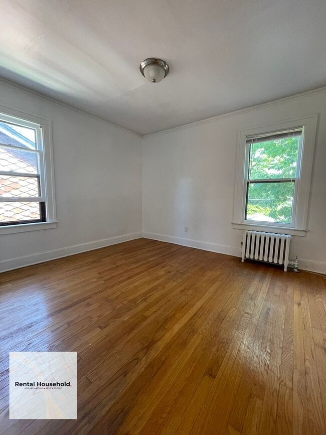 3656 Bedford St Unit 2 (Upper)