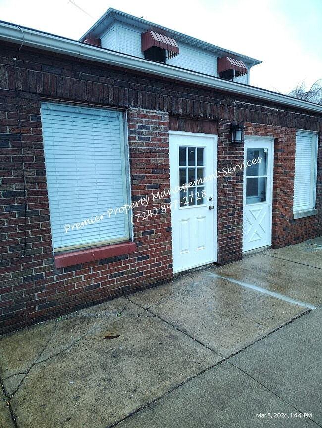 Photo - 906 Clyde St