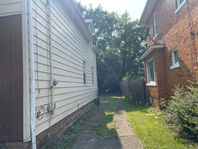 Photo - 3074 Toledo Ave