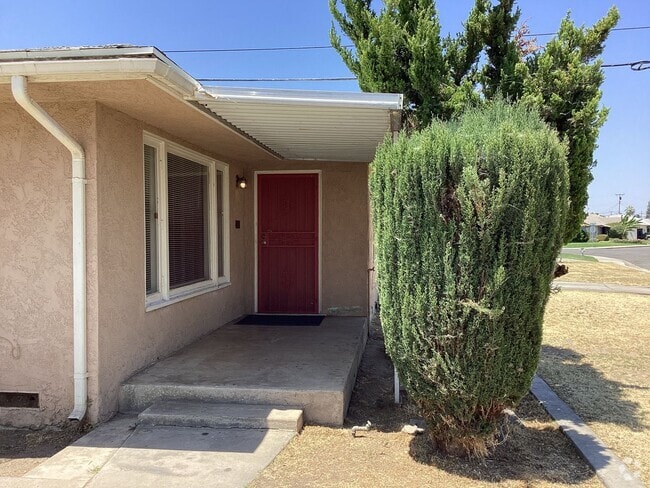 Building Photo - 1945 Norris Dr W Rental