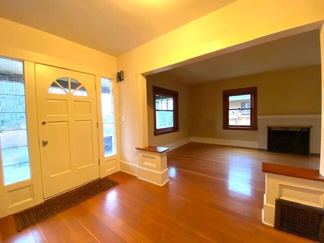 Photo - Beautiful 3-Bedroom Craftsman in Wallingford