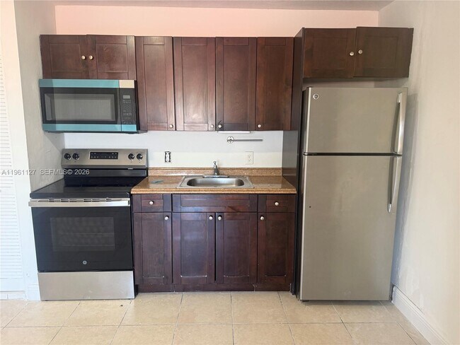 1283 W 42nd St Unidad 2
