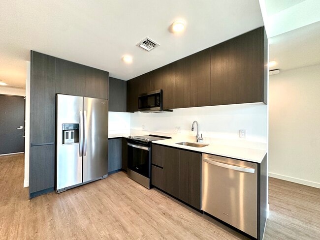 Building Photo - 114 NE 22nd St Unit A72 Rental