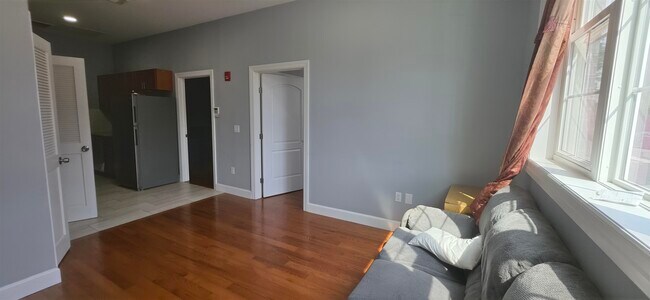 Photo - 100 Griffith St Unit 1R