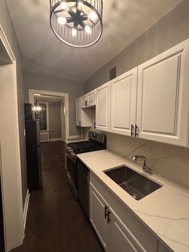 Building Photo - 2000 N Lincoln Park W Unit 1105 Rental