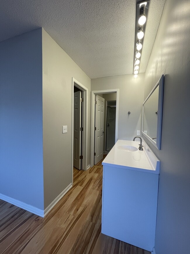 Photo - 1641 Camelot Ln NE