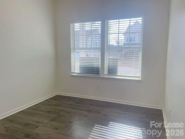 Photo - 5006 Beacon Ave