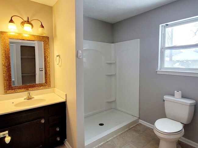 Photo - 730 Bates St SE