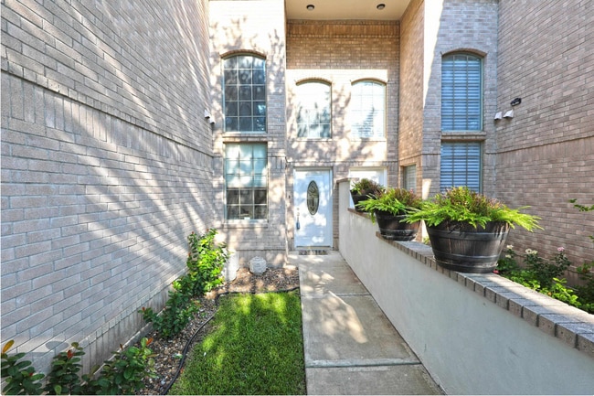 Photo - 7521 Country Club Dr