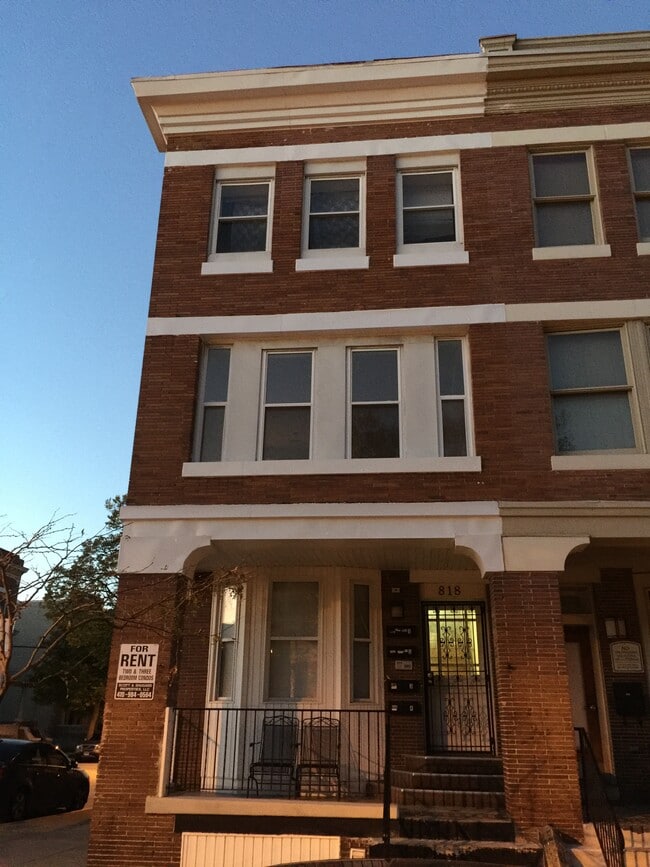 Front of building - 818 Whitelock St Unit Apt. 1