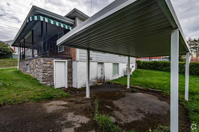 Building Photo - 224 N Vance Dr Rental
