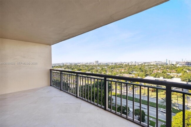 Building Photo - 10175 Collins Ave Unit 907
