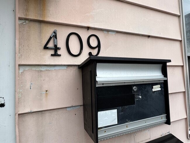 Photo - 409 Moody St Unidad 1