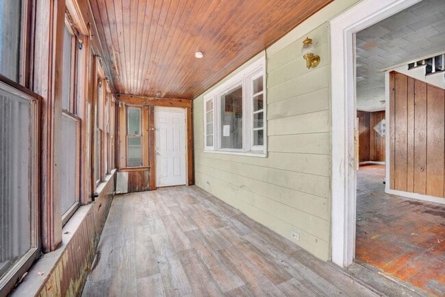 Photo - 240 East St