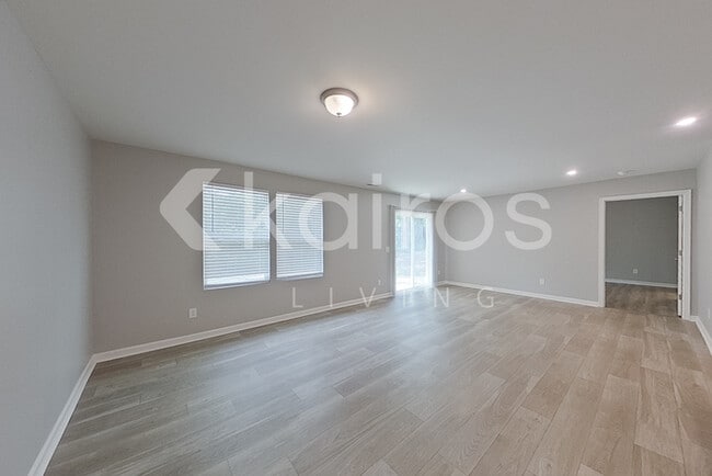 Photo - 2502 Kenton Ct SE