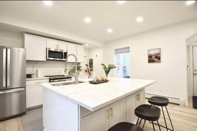 11 Noble St Unit 1