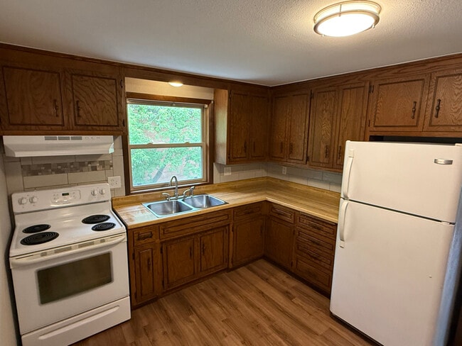 Building Photo - 824 3rd St Rental