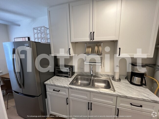 Building Photo - 1934 E Washington Blvd Rental