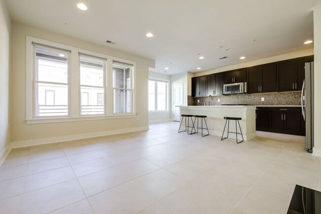 Photo - Updated 3br/2.5ba Condo Townhome Alexandria Walk to Metro