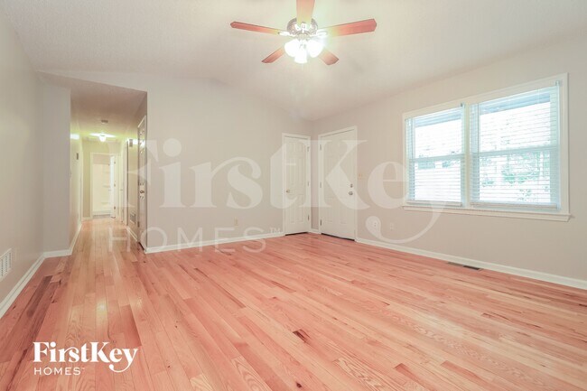 Photo - 124 Spring Dr