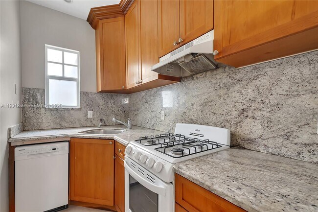 Photo - 814 Lenox Ave. Unidad 8