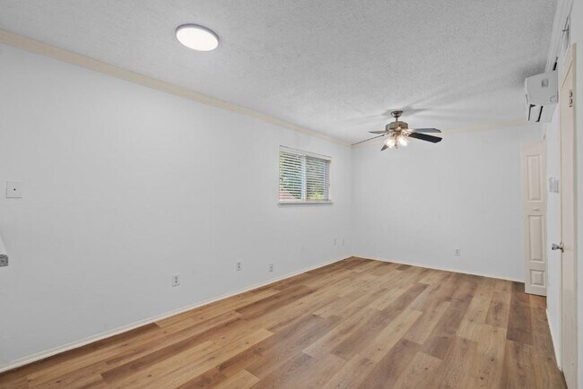 Photo - 4105 Speedway Apartment Unit 204