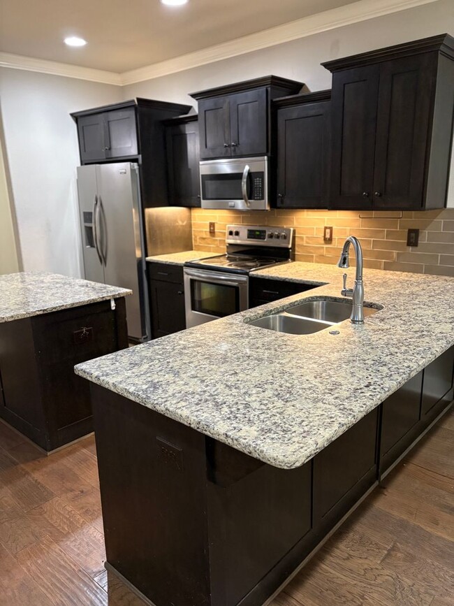 Photo - BEAUTIFUL HOME IN GREAT LOCATION!