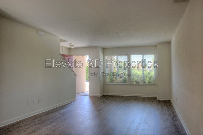 Photo - 2858 Grove Way