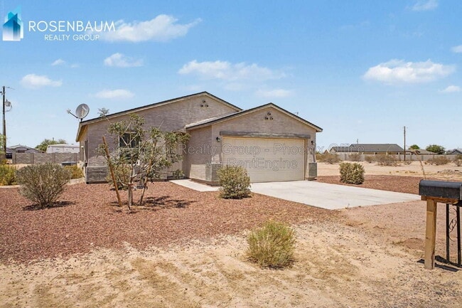 Building Photo - 3520 N La Paz Dr