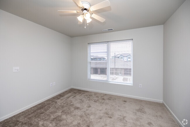1BR, 1BA - 685 SF