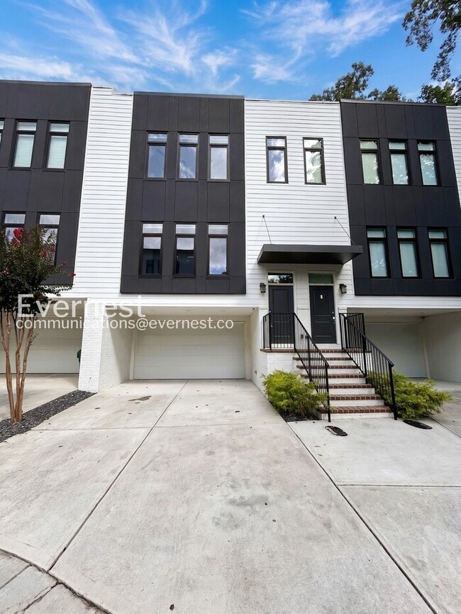 Photo - 5-Bed/4-Bath/Voucher Accepted/Available Now!