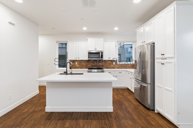 Photo - 1250 N Abbey Ln Unidad 239