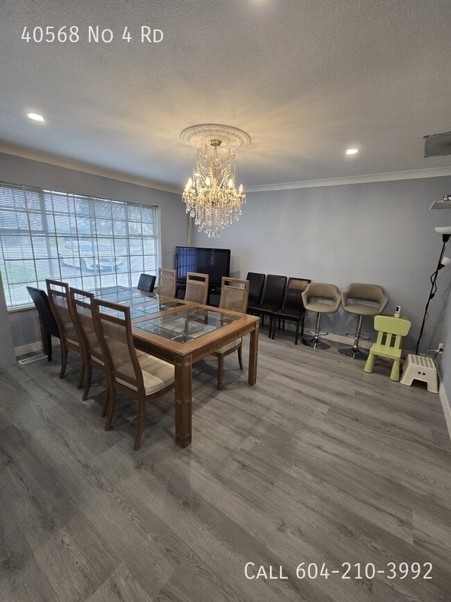 Building Photo - Spacious Country Living in Abbotsford