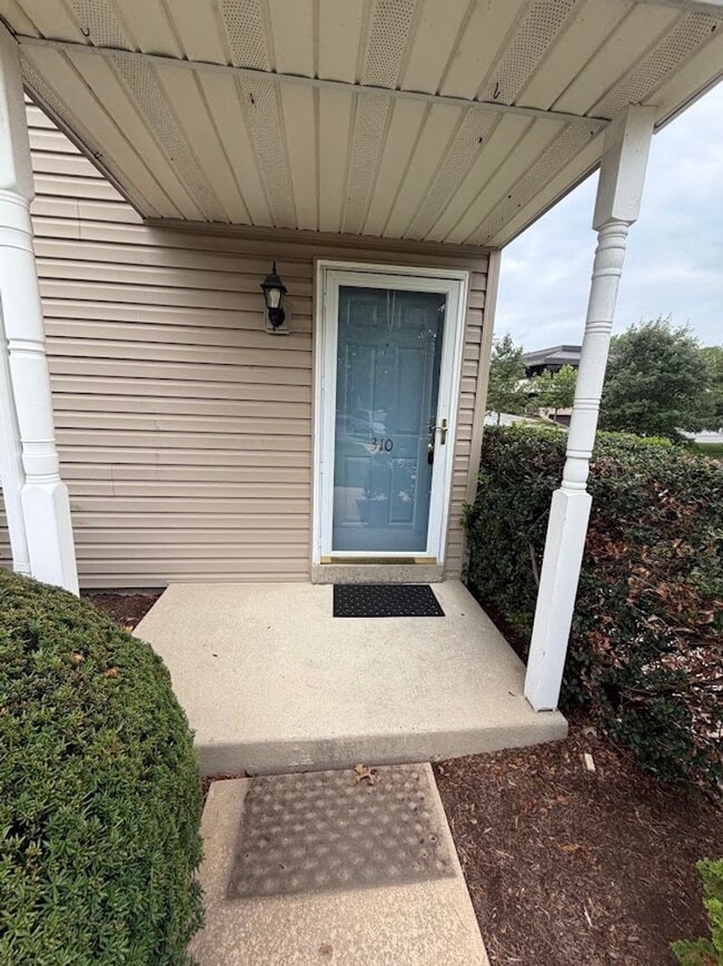 Photo - 310 Peters Way